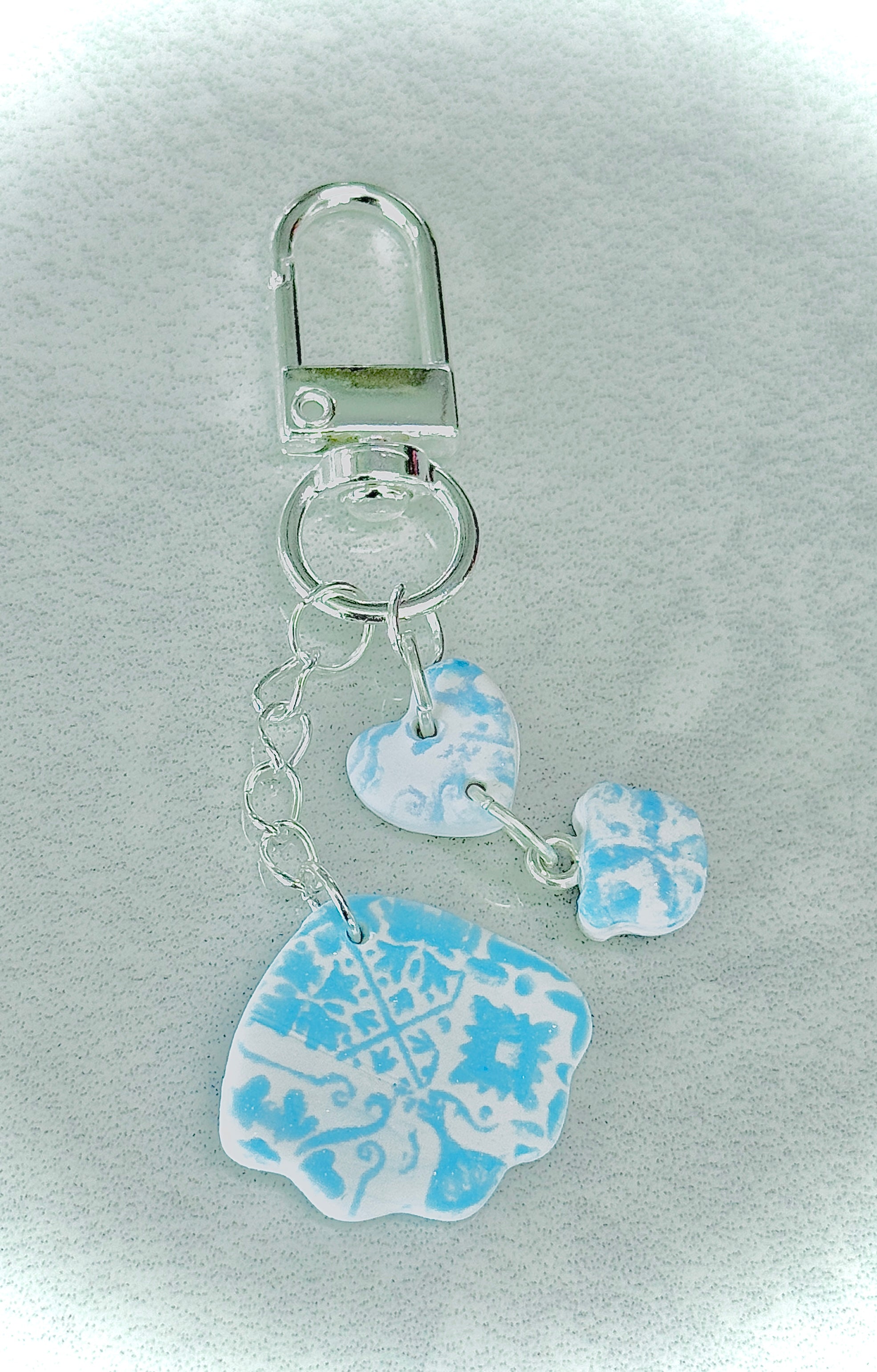 A035. Gilded breeze key charm (shell)