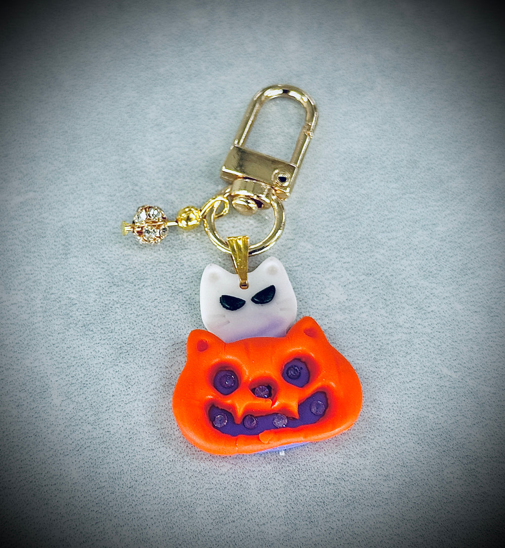 A056. Halloween BoOo Key Charm (pumpkin cat)