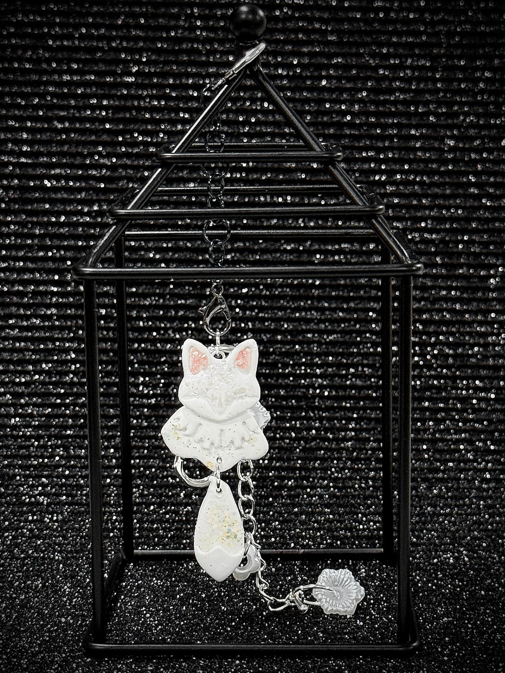 A049. Glamour Fox key charm (glitter silver)