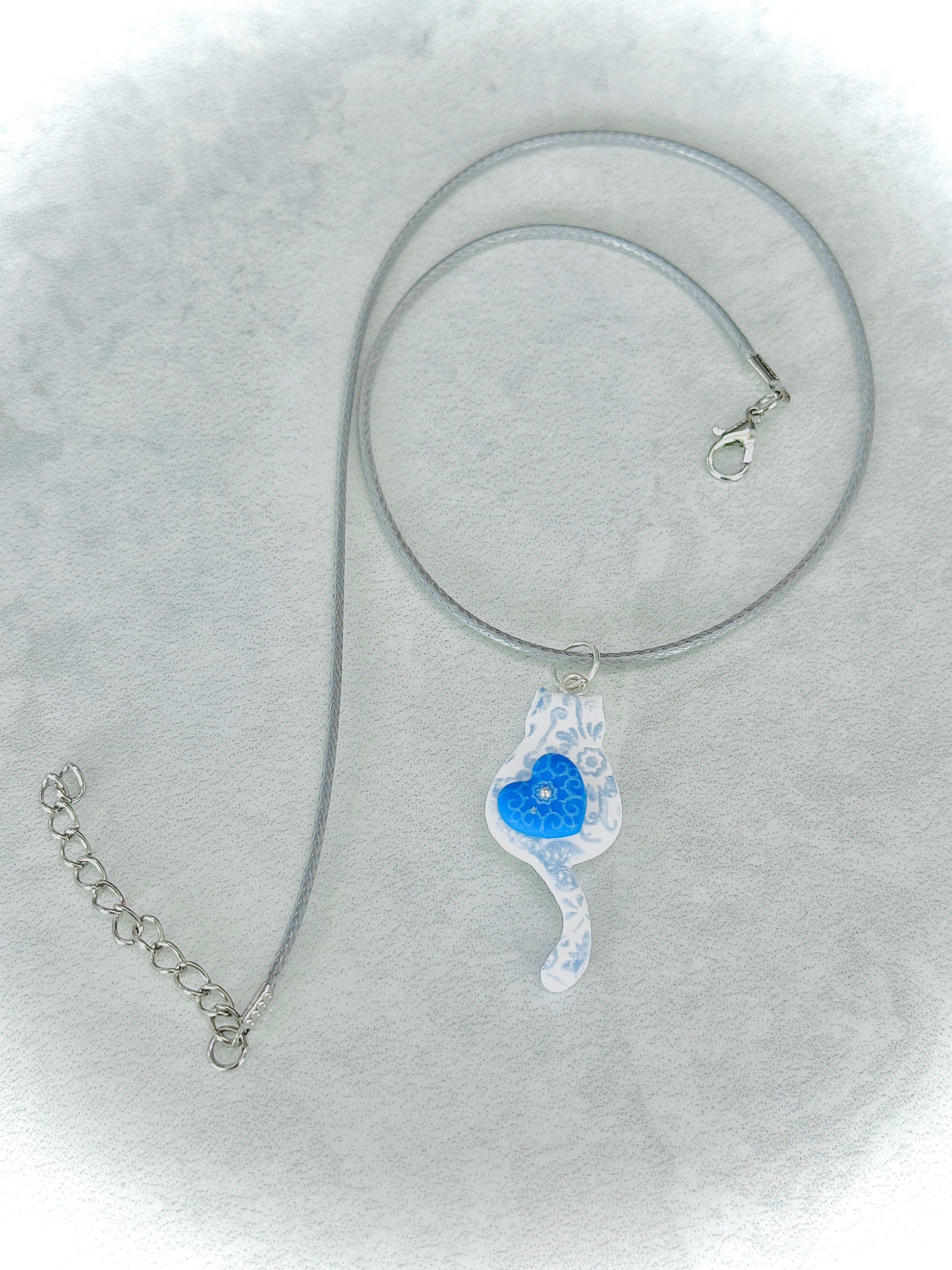 A044. Gilded breeze necklace (chilling cat)