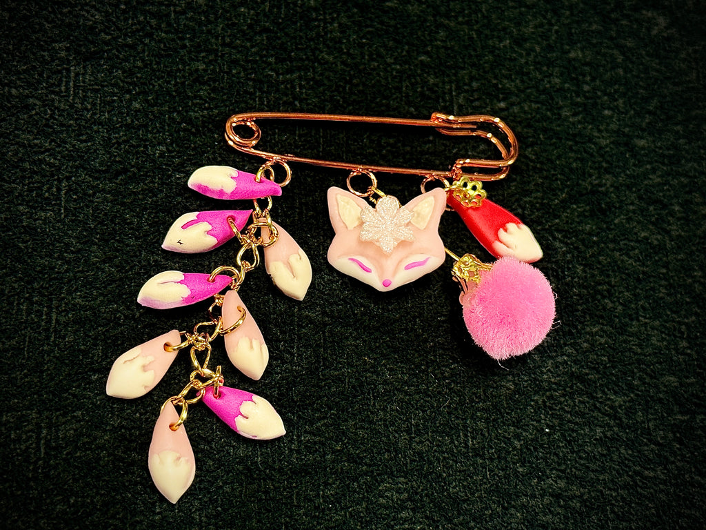 A045. Glamour Fox Pin (mysterious pink)