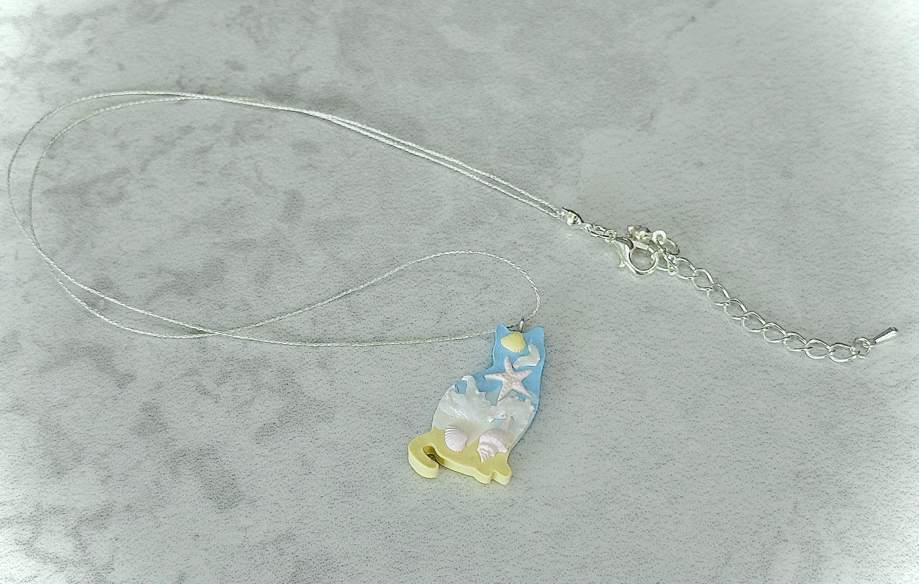 A031. Gilded breeze necklace (Cat shells)