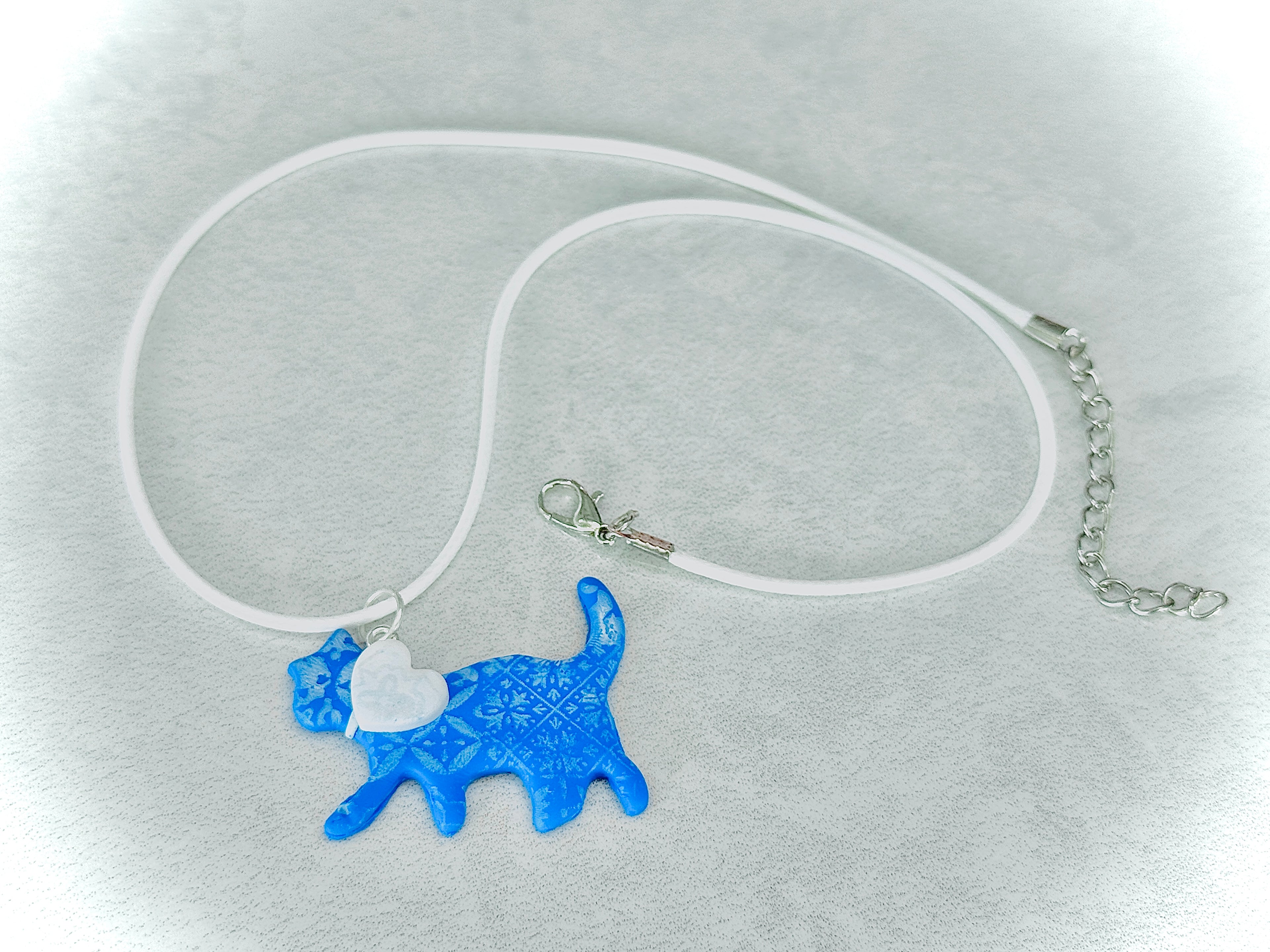 A040. Gilded breeze necklace (Cat love)