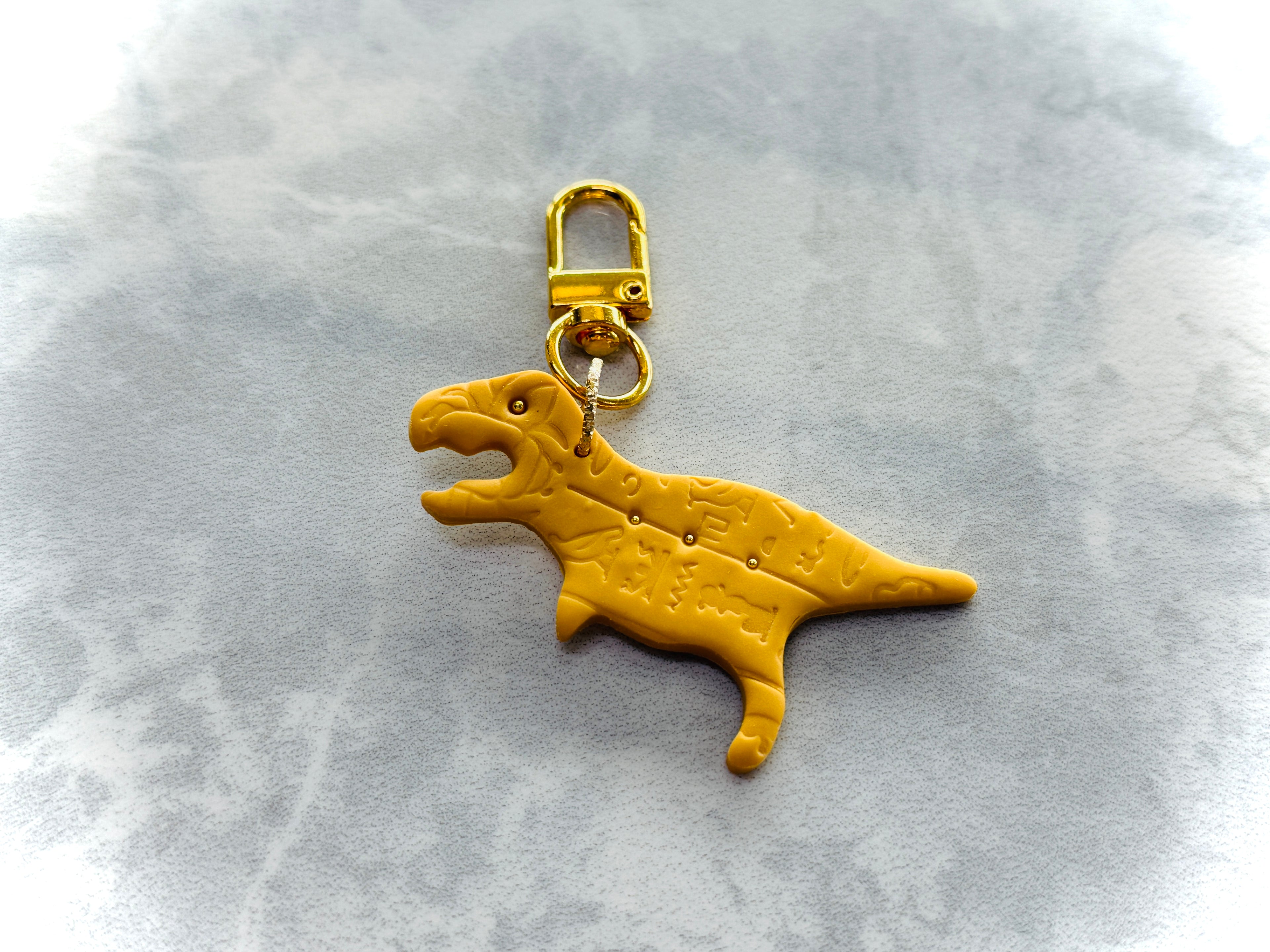 A082. Dinosaur Key Charm (6)