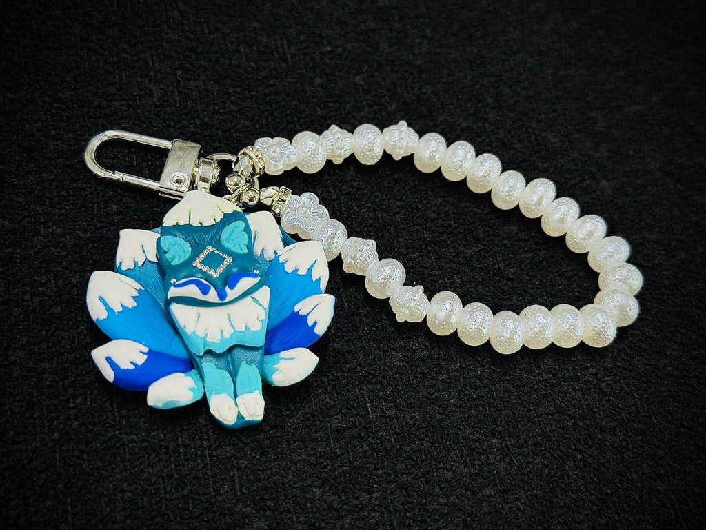 A046. Glamour Fox Key Charm (allure blue)