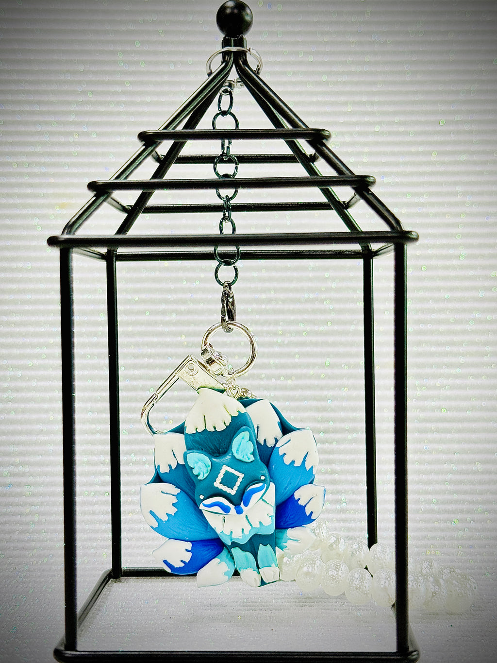 A046. Glamour Fox Key Charm (allure blue)
