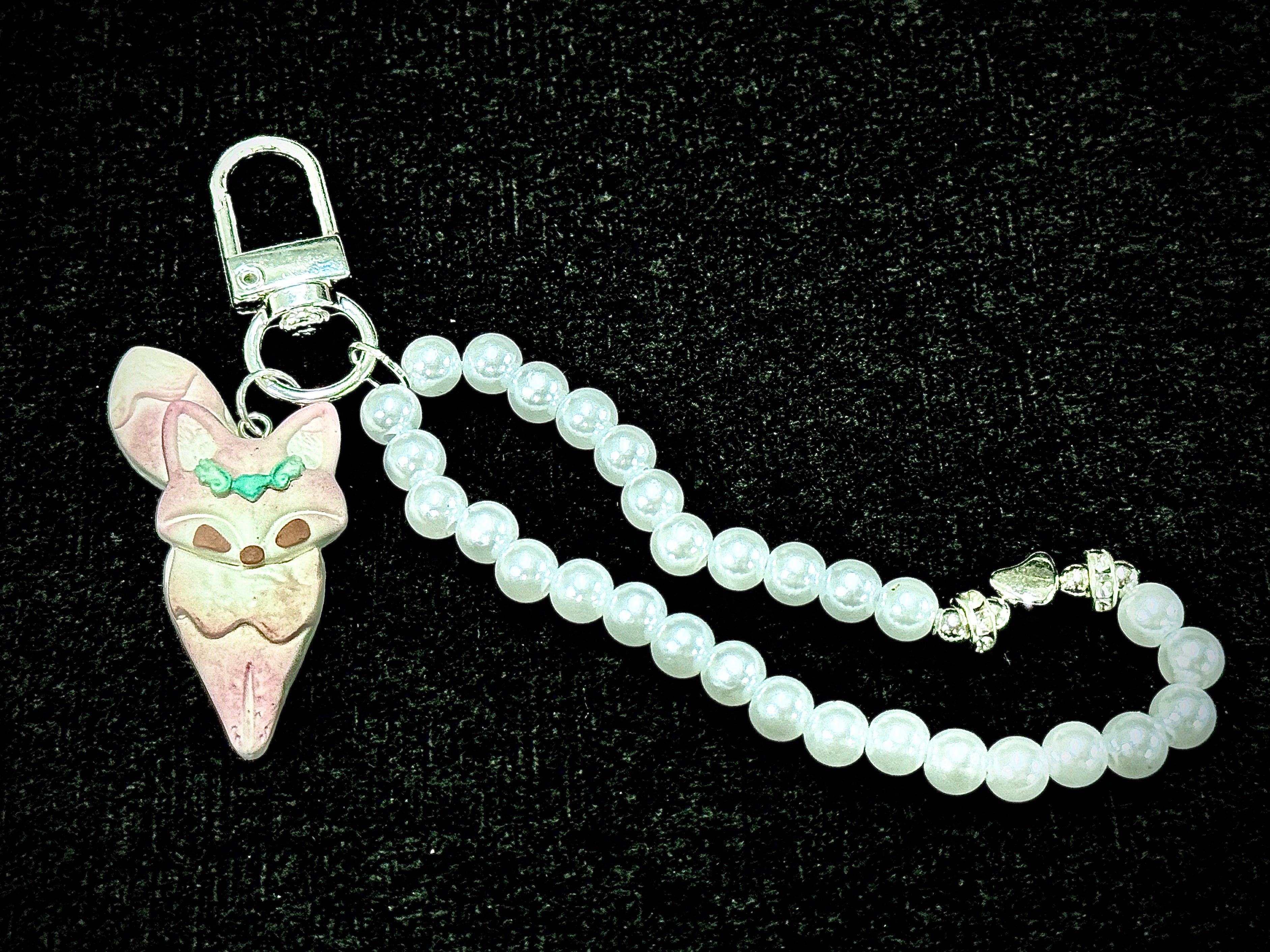 A051. Glamour Fox Key Charm (misty pink)