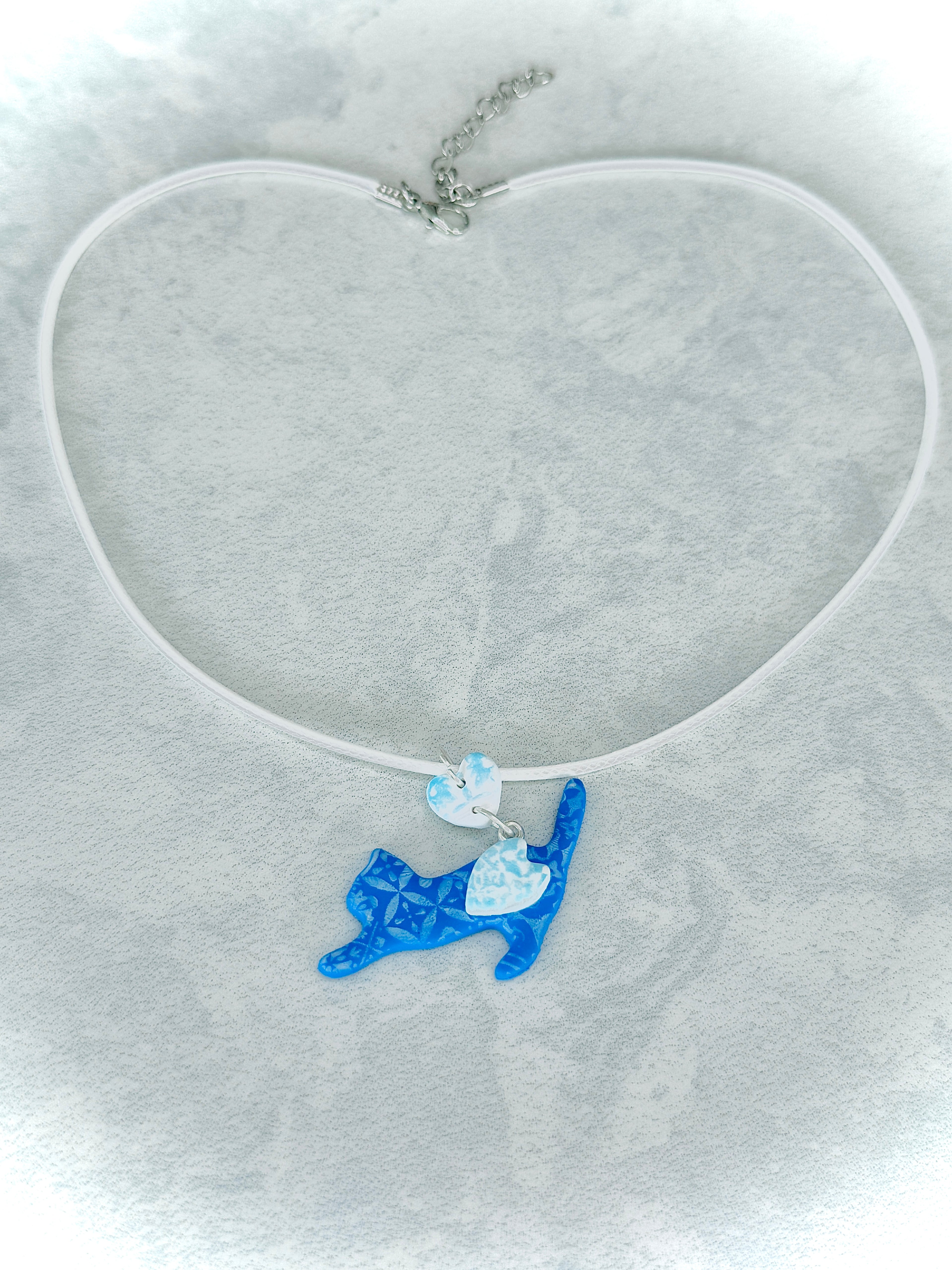 A041. Gilded breeze necklace (Cat stretch)