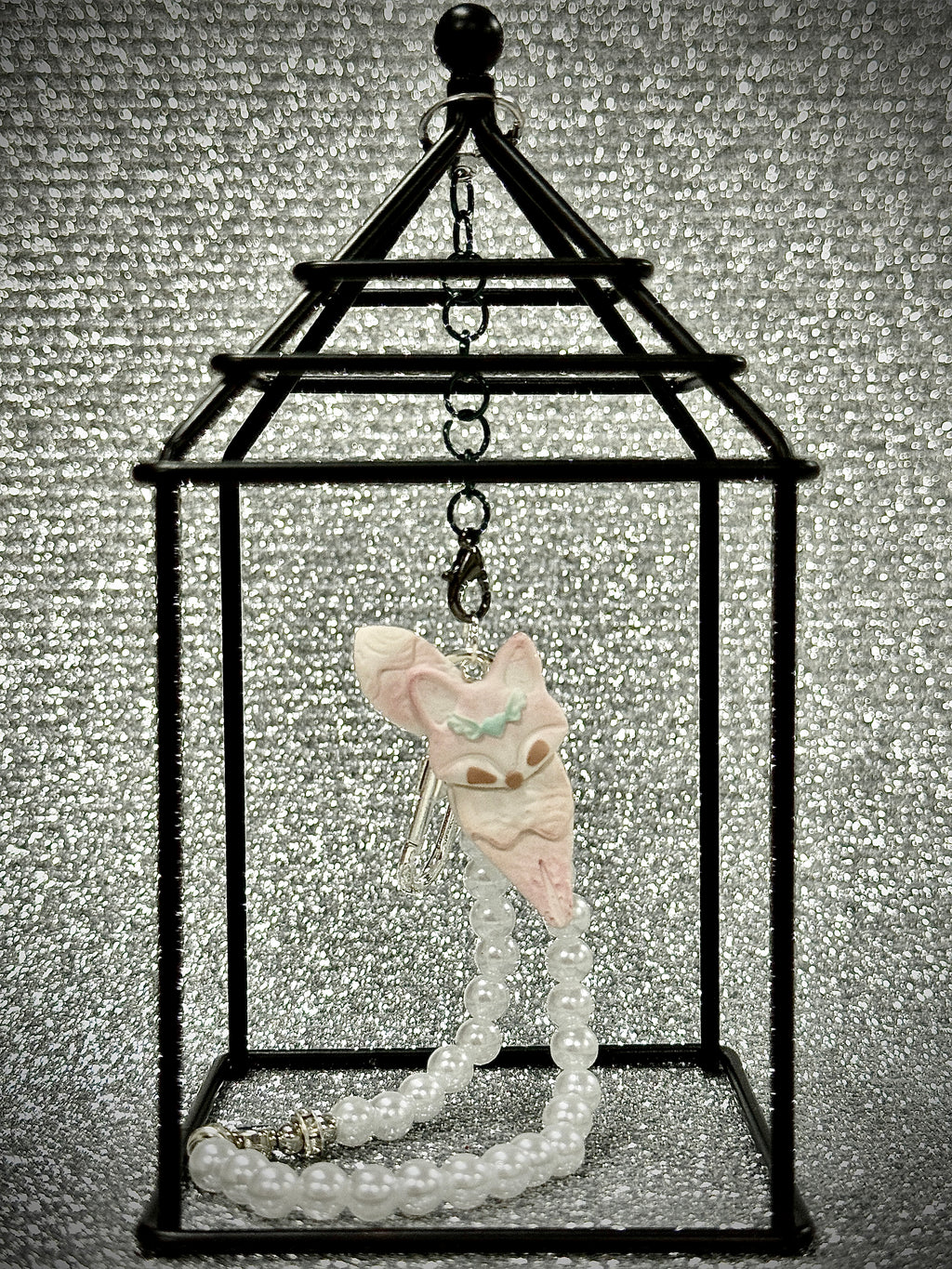 A051. Glamour Fox Key Charm (misty pink)