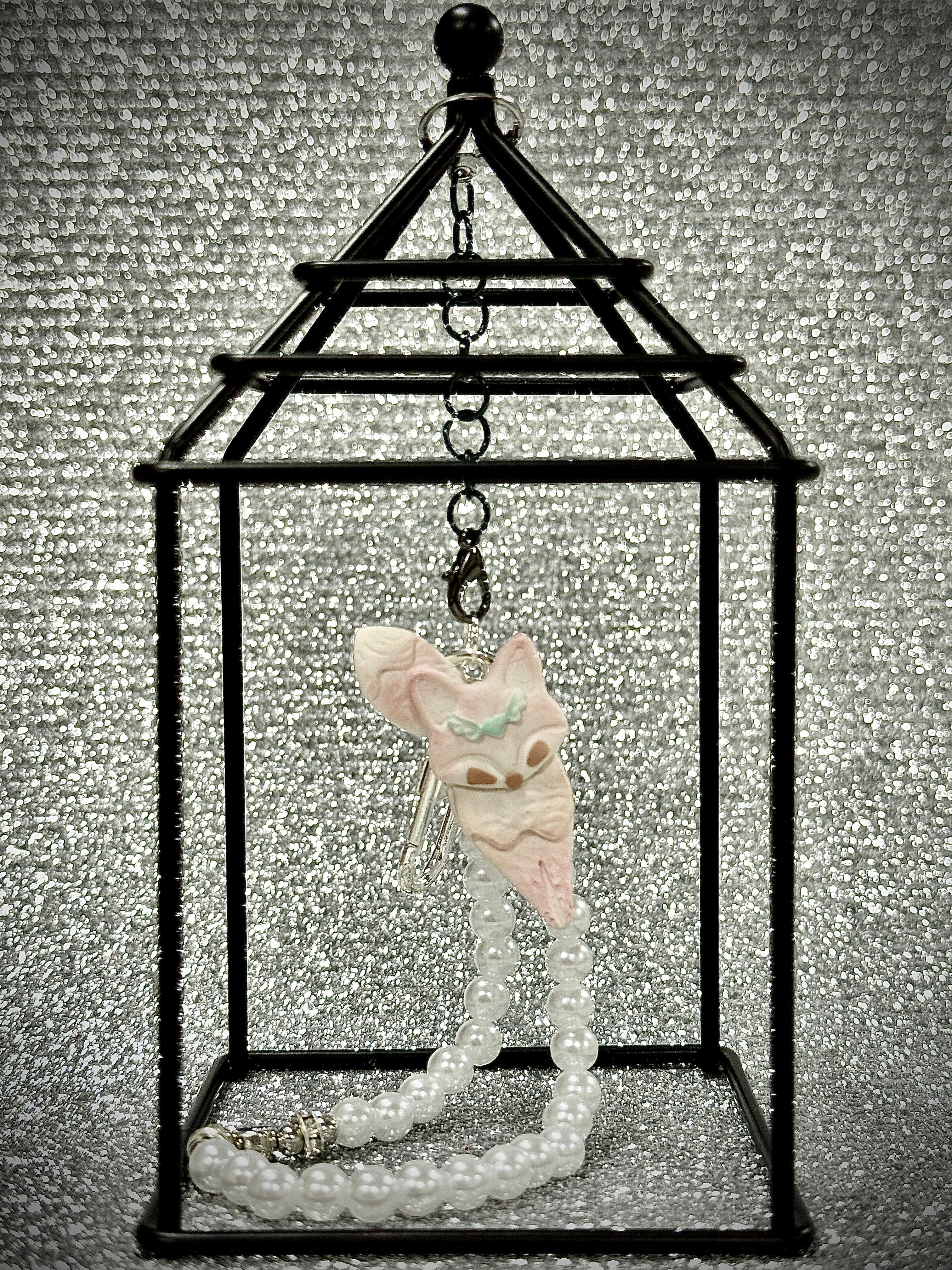 A051. Glamour Fox Key Charm (misty pink)