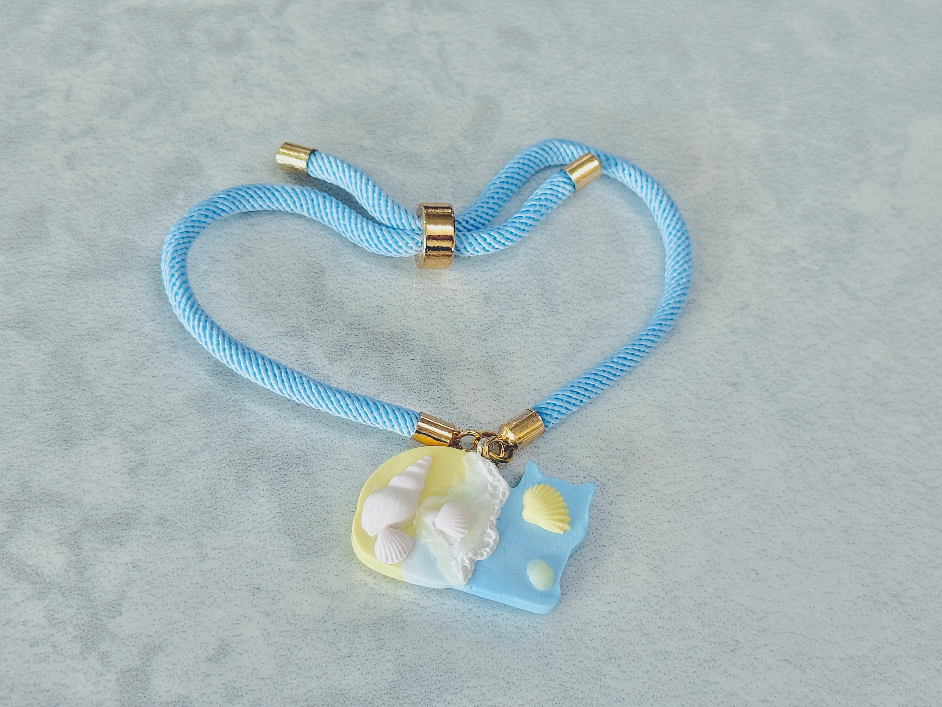 A032. Gilded breeze bracelet (Cat)