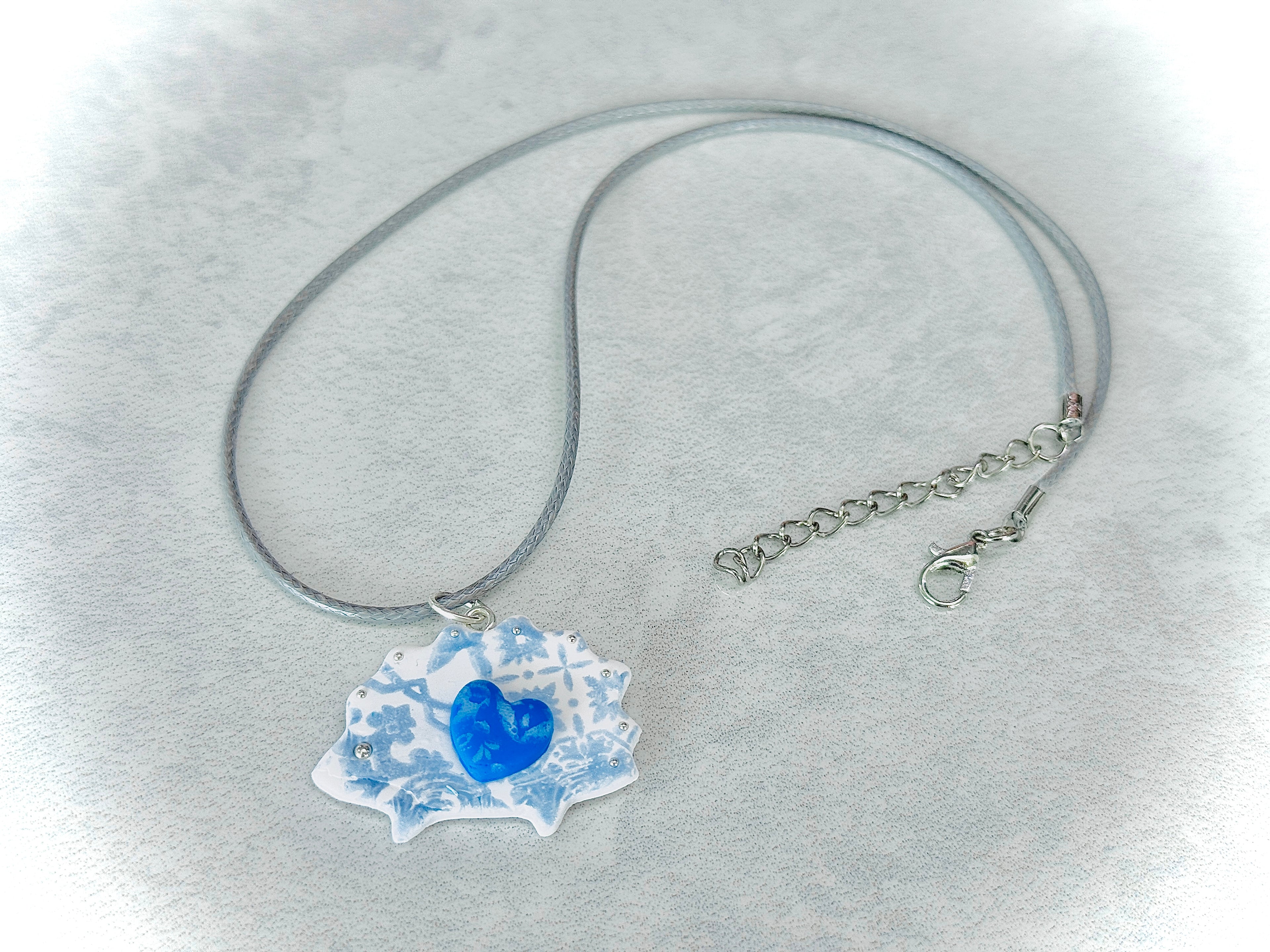 A043. Gilded breeze necklace (hedgehog)