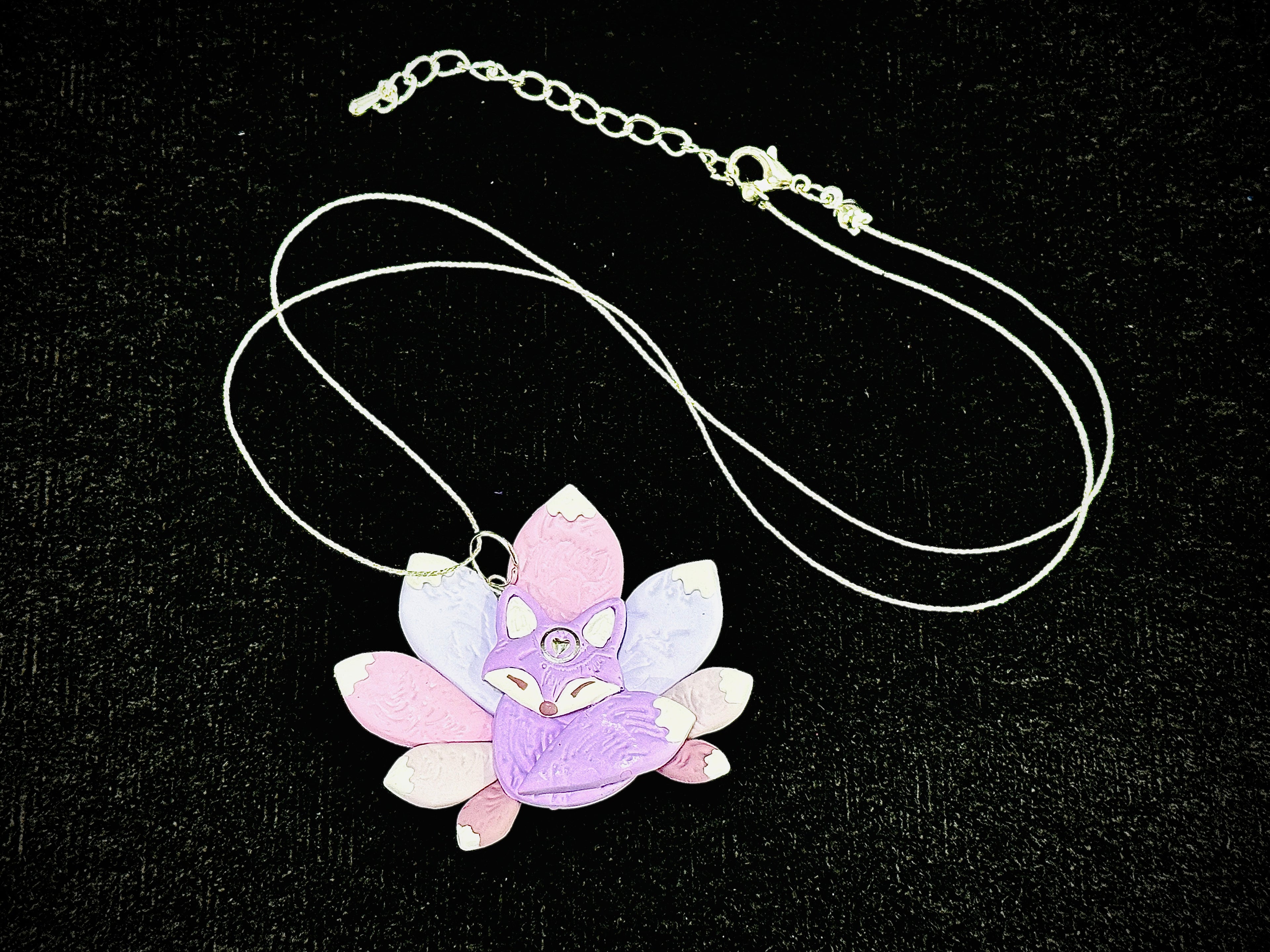A048. Glamour Fox necklace (pastel lilac)