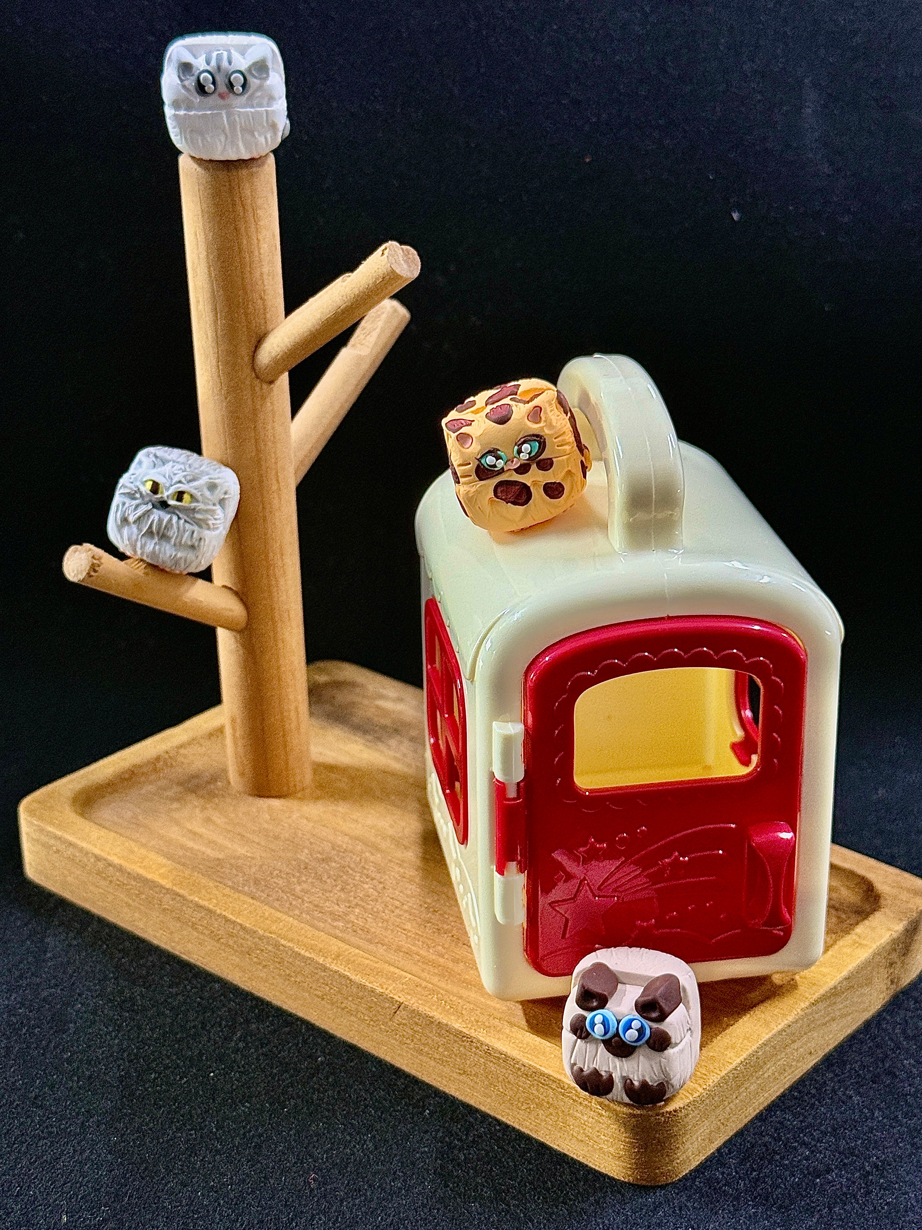 Create and adopt home an adorable Meow Cubies in this pawsome workshop !