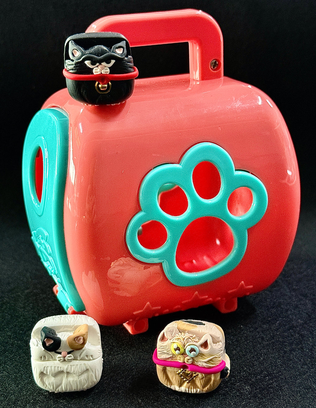 Create and adopt home an adorable Meow Cubies in this pawsome workshop !